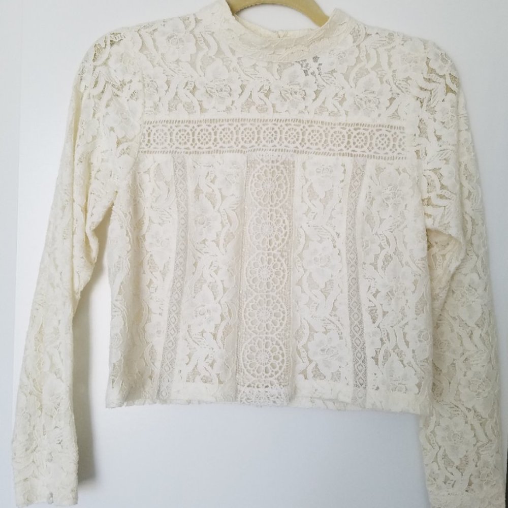 Croppped lace top NWOT